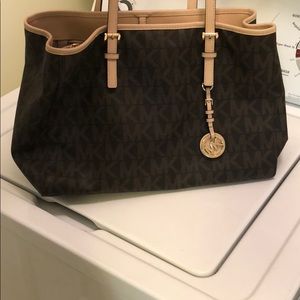 💯% Authentic Michael Kors Large Tote
